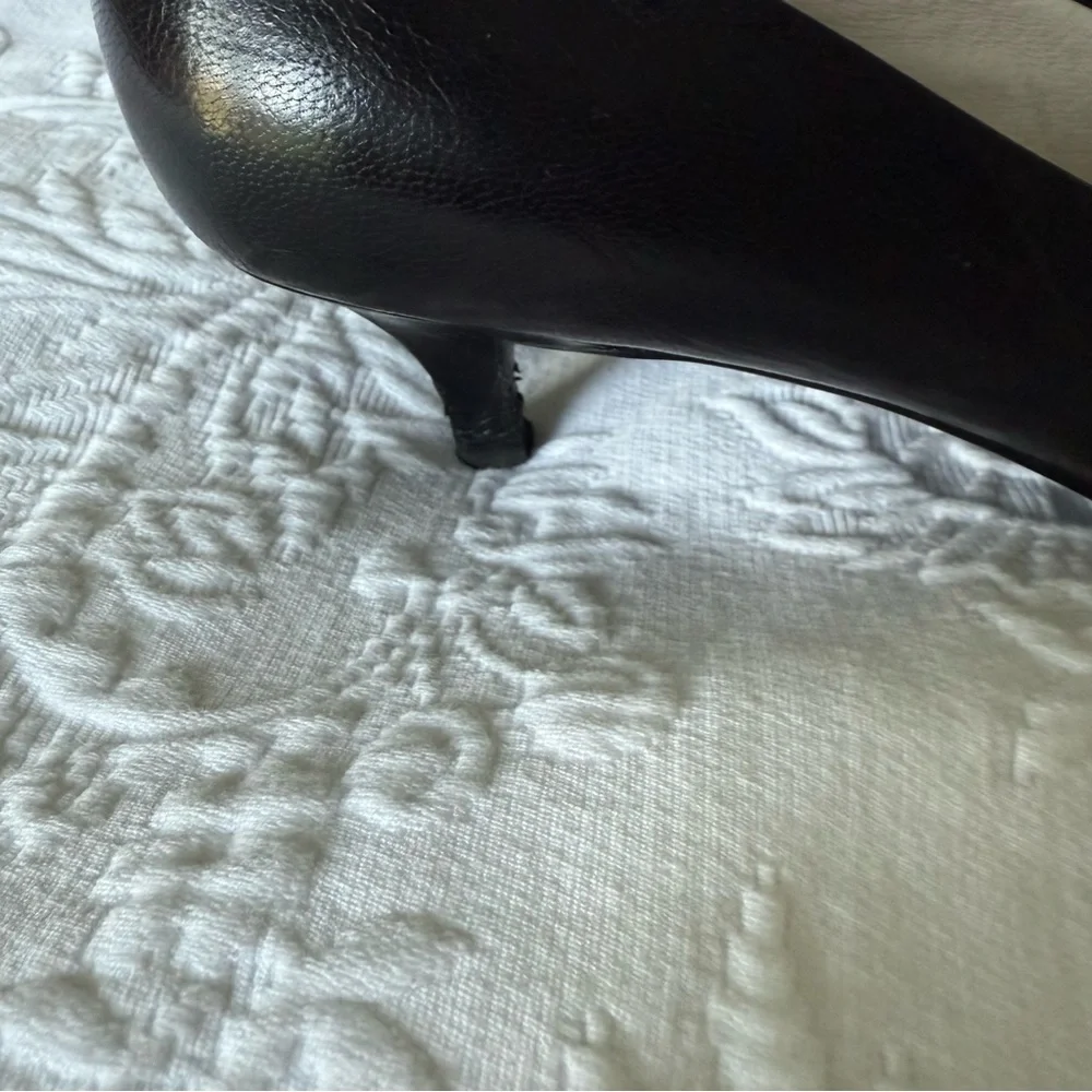 Michael KORS Black Leather Kitten Heel Pumps Size 6